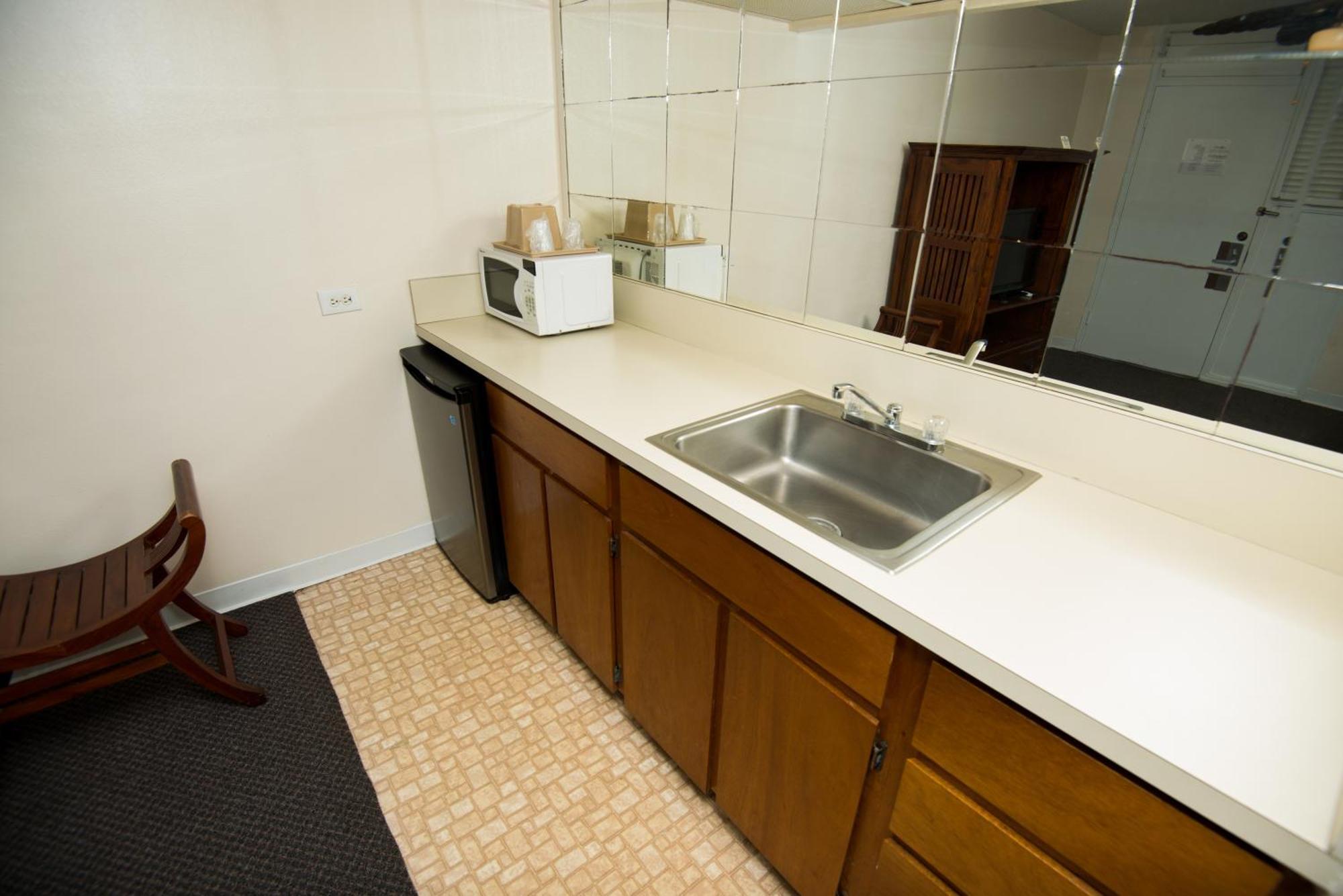 Hotel Pacific Marina Airport 2*