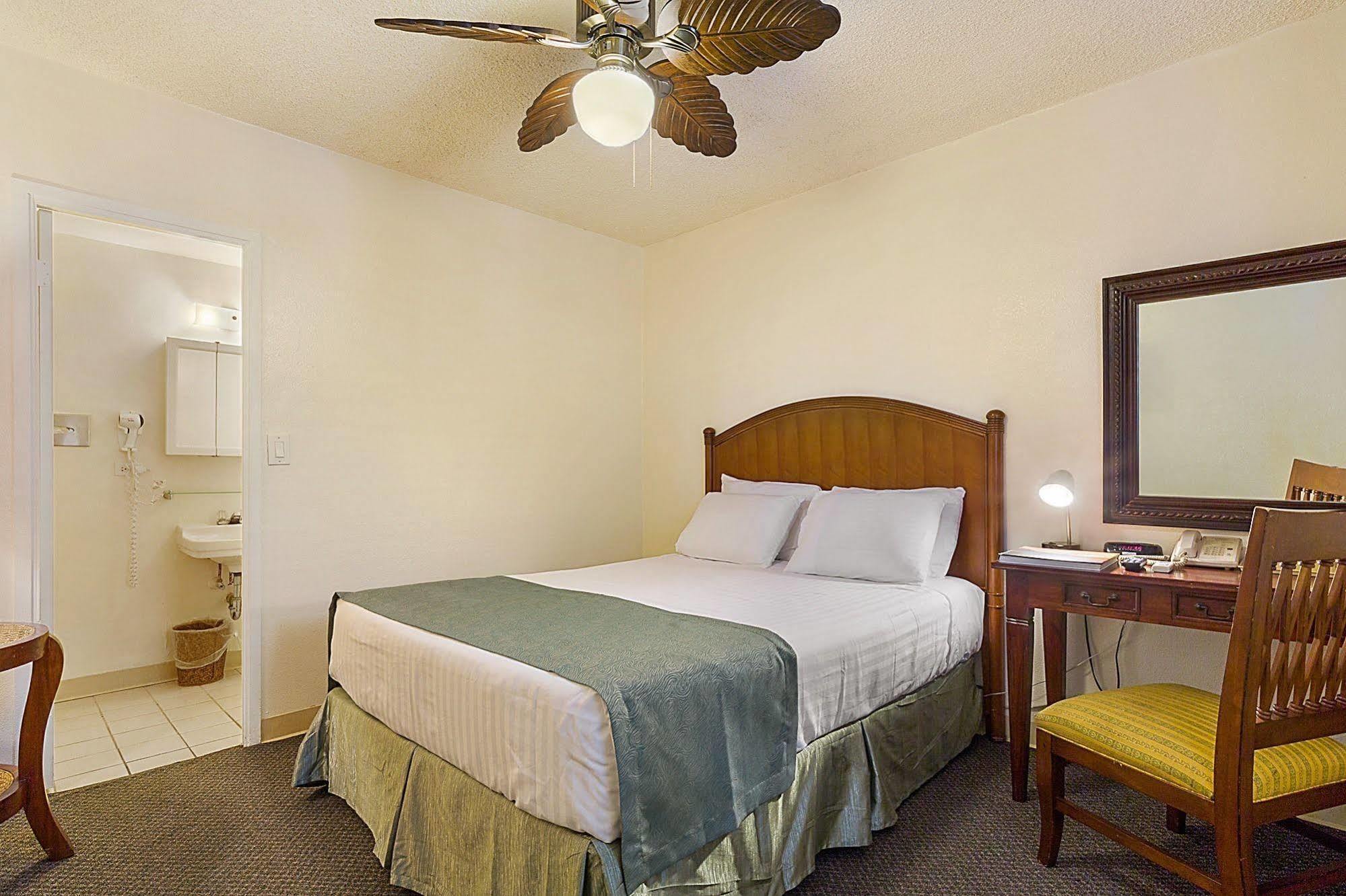 Hotel Pacific Marina Airport