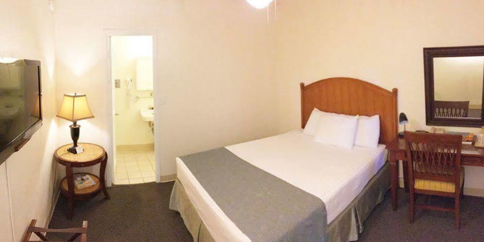 Hotel Pacific Marina Airport